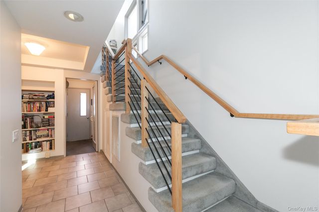 1 FRANKLIN Road, Great Neck, NY 11024