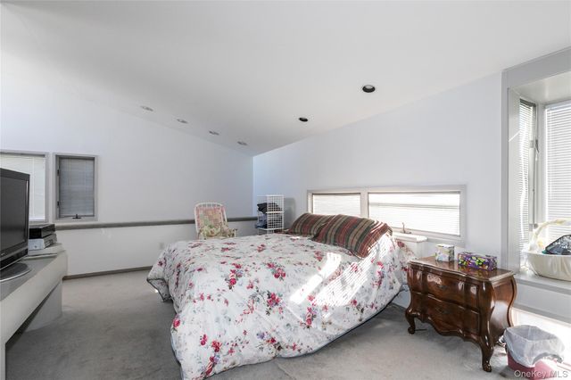 1 FRANKLIN Road, Great Neck, NY 11024