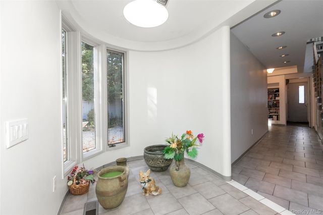 1 FRANKLIN Road, Great Neck, NY 11024