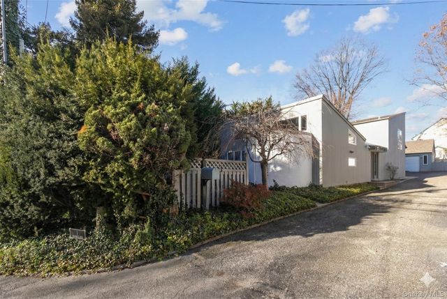 1 FRANKLIN Road, Great Neck, NY 11024