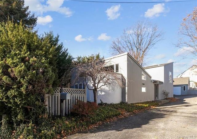 1 FRANKLIN Road, Great Neck, NY 11024