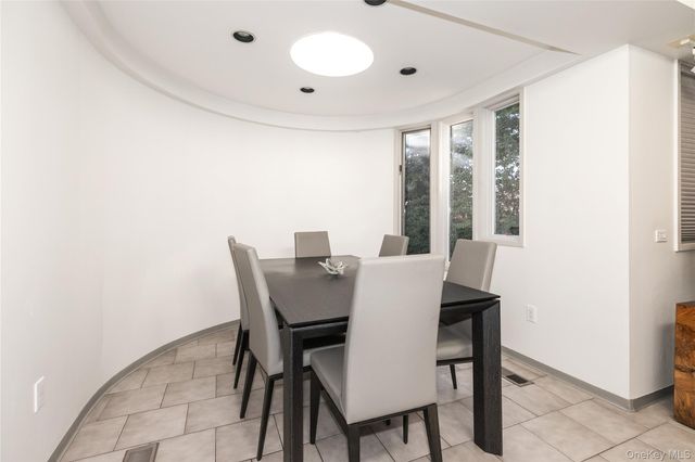 1 FRANKLIN Road, Great Neck, NY 11024