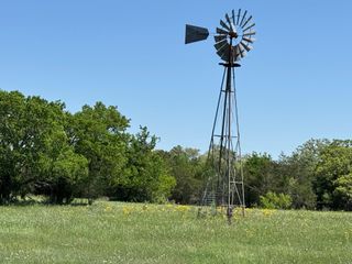 3817 Fm 154, Muldoon, TX 78949