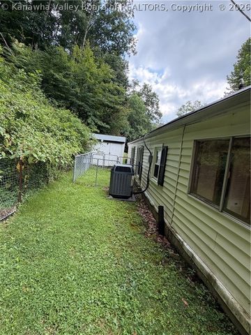 11 Lance Drive, Charleston, WV 25311