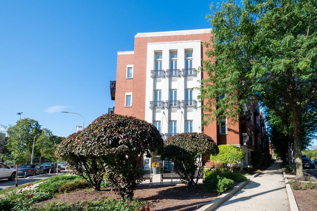 1075 W ROOSEVELT Road 201, Chicago, IL 60608