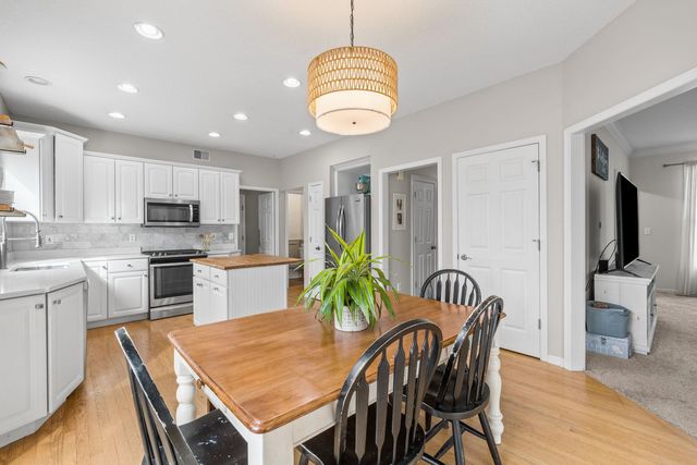 722 24th Avenue Court, Moline, IL 61265