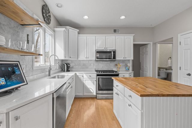 722 24th Avenue Court, Moline, IL 61265