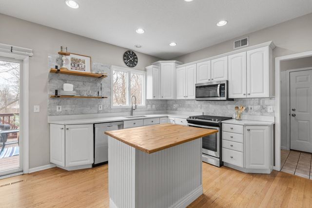 722 24th Avenue Court, Moline, IL 61265