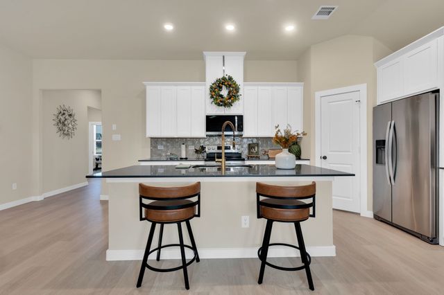 808 Tesslynn Avenue, Godley, TX 76044