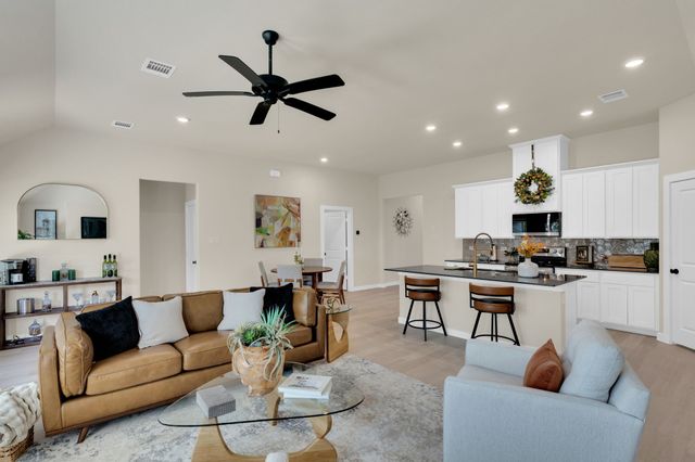808 Tesslynn Avenue, Godley, TX 76044