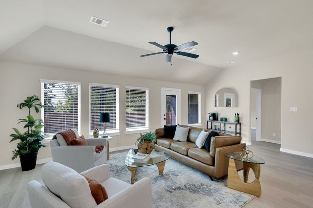 808 Tesslynn Avenue, Godley, TX 76044