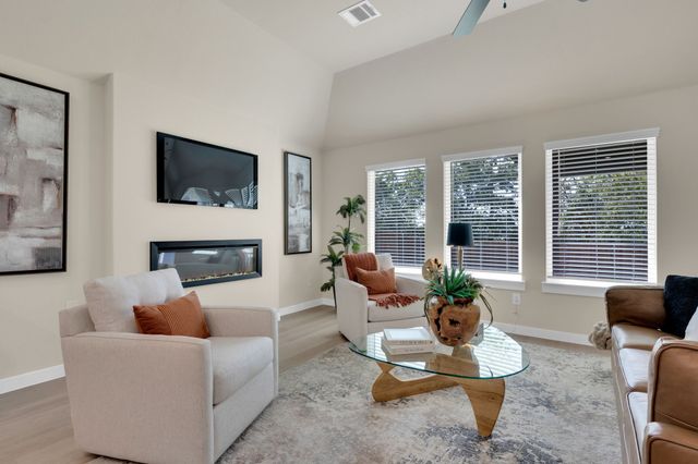 808 Tesslynn Avenue, Godley, TX 76044
