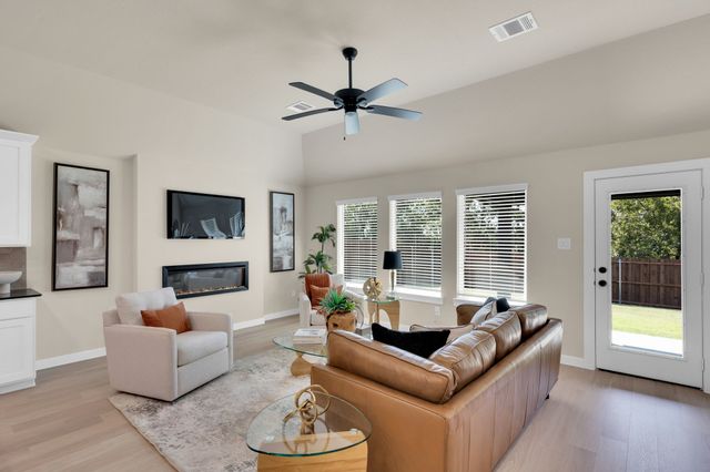 808 Tesslynn Avenue, Godley, TX 76044