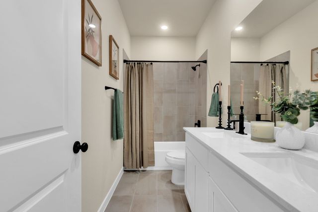 808 Tesslynn Avenue, Godley, TX 76044