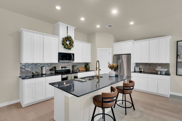 808 Tesslynn Avenue, Godley, TX 76044