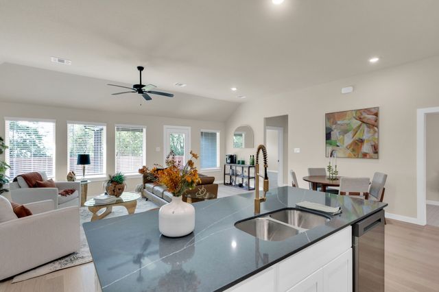 808 Tesslynn Avenue, Godley, TX 76044