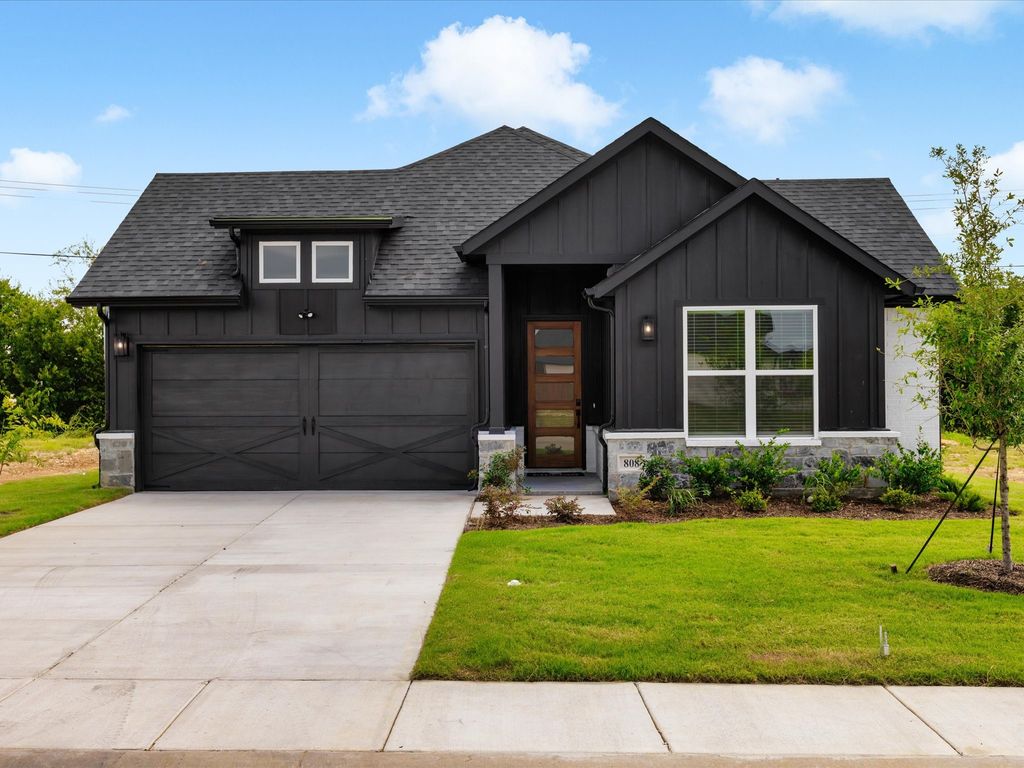 808 Tesslynn Avenue, Godley, TX 76044