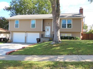 3004 SW Eveningside DR, Topeka, KS 66614