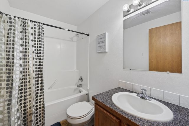 1315 E Gemstone St., Othello, WA 99344