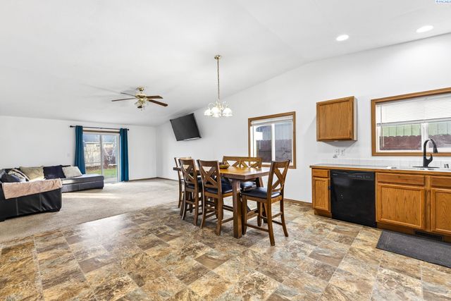 1315 E Gemstone St., Othello, WA 99344