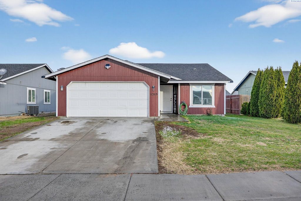 1315 E Gemstone St., Othello, WA 99344