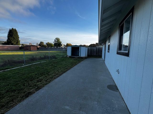 2300 Hannah Court, Fortuna, CA 95540