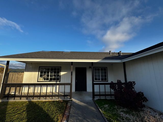 2300 Hannah Court, Fortuna, CA 95540