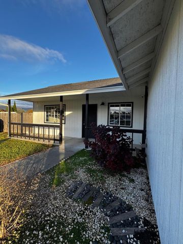 2300 Hannah Court, Fortuna, CA 95540