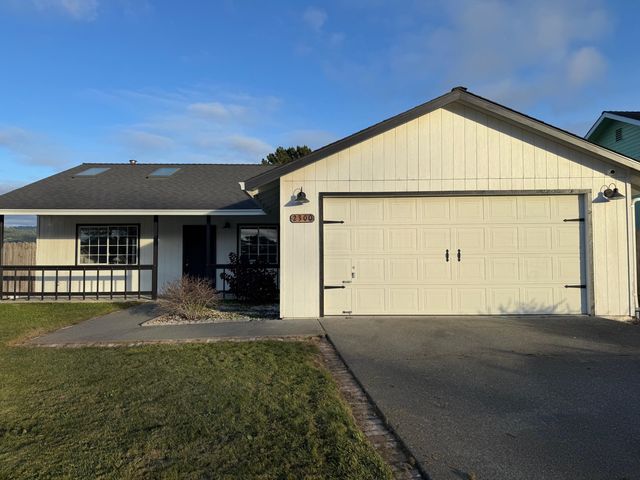 2300 Hannah Court, Fortuna, CA 95540