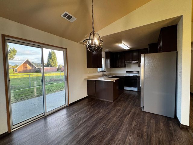 2300 Hannah Court, Fortuna, CA 95540