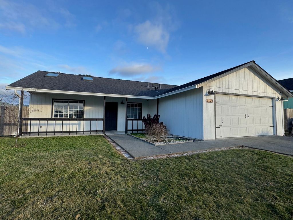 2300 Hannah Court, Fortuna, CA 95540