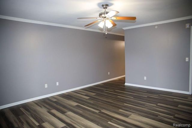 11405 N Woods Drive, Shelby Twp, MI 48317