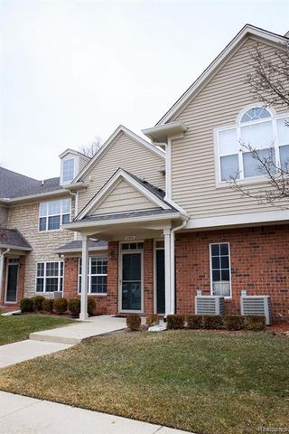 11405 N Woods Drive, Shelby Twp, MI 48317