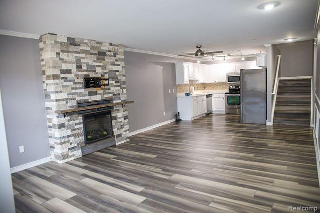 11405 N Woods Drive, Shelby Twp, MI 48317