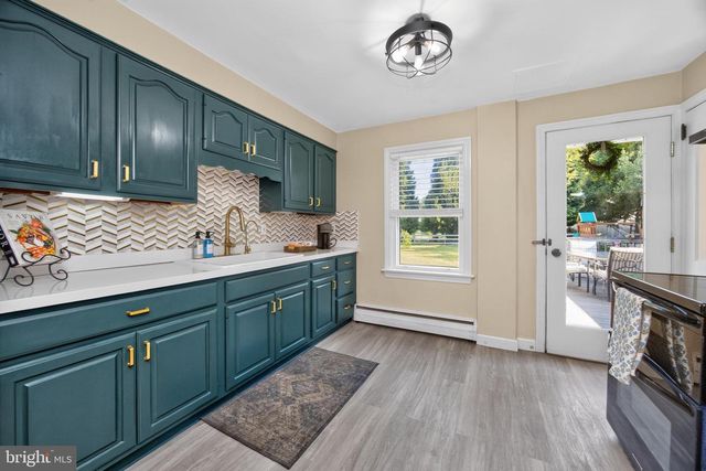 29 WASHINGTON LN, Coatesville, PA 19320