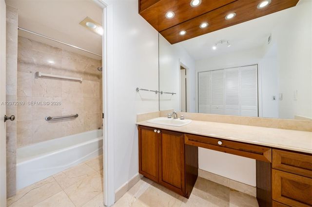 9801 Collins Avenue 19H, Bal Harbour, FL 33154