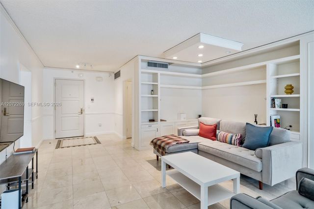 9801 Collins Avenue 19H, Bal Harbour, FL 33154