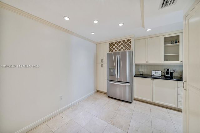 9801 Collins Avenue 19H, Bal Harbour, FL 33154