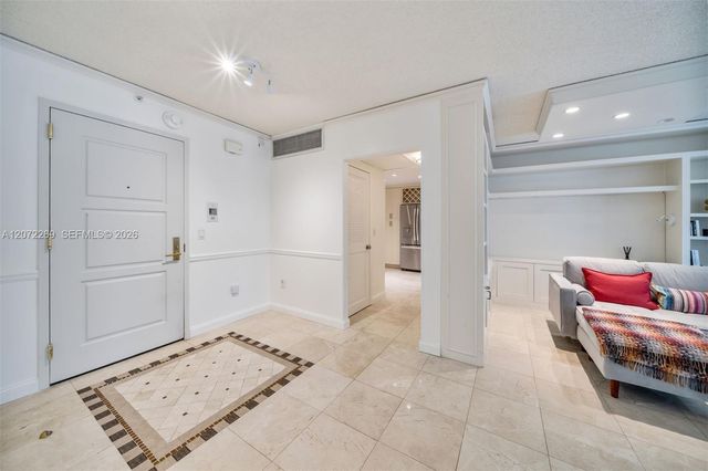 9801 Collins Avenue 19H, Bal Harbour, FL 33154