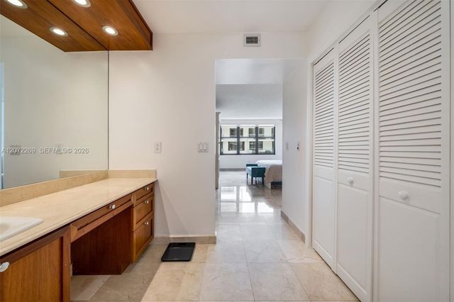 9801 Collins Avenue 19H, Bal Harbour, FL 33154