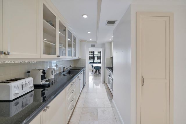 9801 Collins Avenue 19H, Bal Harbour, FL 33154