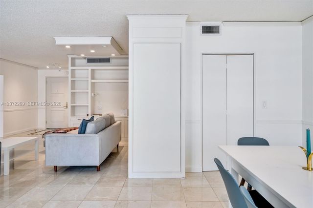 9801 Collins Avenue 19H, Bal Harbour, FL 33154