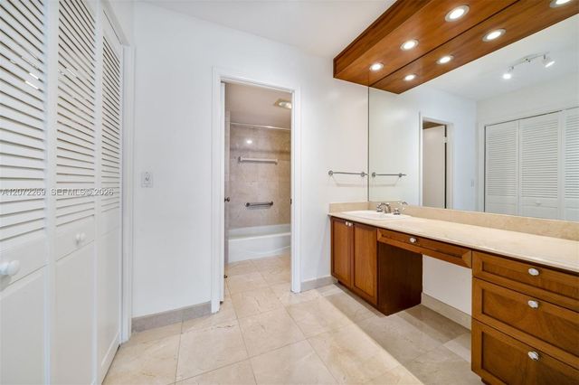 9801 Collins Avenue 19H, Bal Harbour, FL 33154