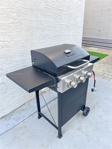 174 NE 55th St 1, Miami, FL 33137