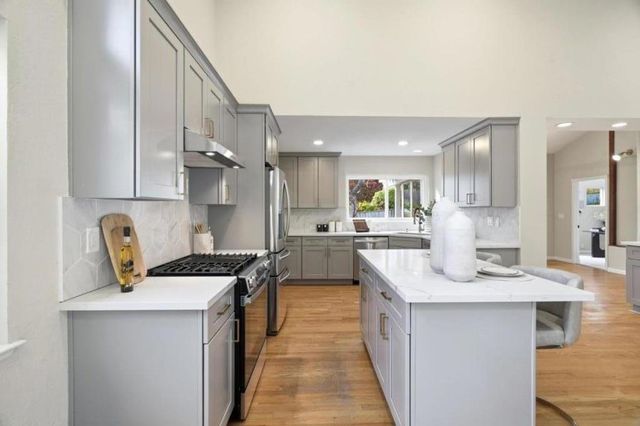 10140 Hillcrest Road, Cupertino, CA 95014