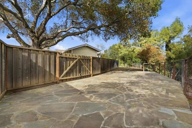 10140 Hillcrest Road, Cupertino, CA 95014