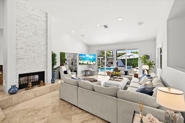 3001 Jasmine Court, Delray Beach, FL 33483