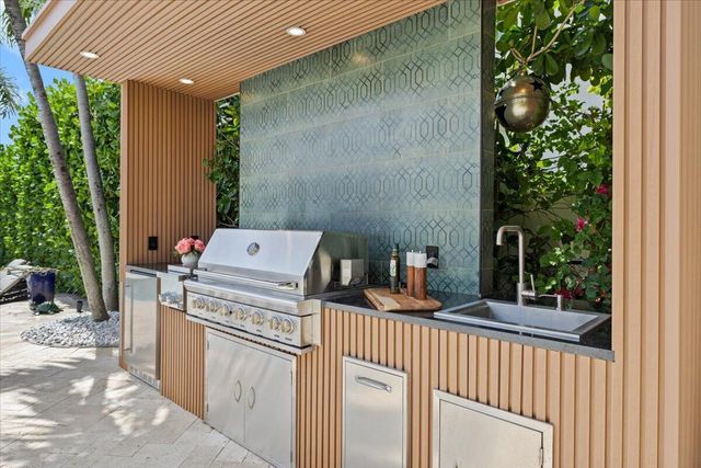 3001 Jasmine Court, Delray Beach, FL 33483