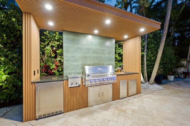 3001 Jasmine Court, Delray Beach, FL 33483