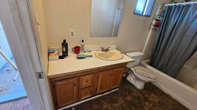 8226 W MEADOWBROOK Avenue, Phoenix, AZ 85033